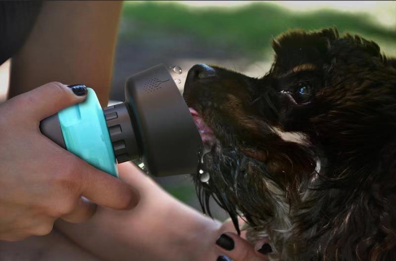 FoldMate™ Compact Travel Dog Bottle – 520ml Leakproof & Foldable